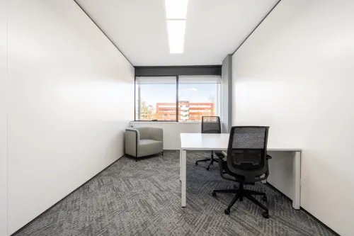 Bureau privé à louer pour 2 personnes à Algiers, Bunyan Hydra