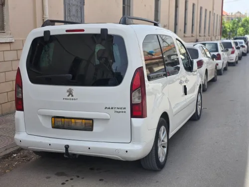 Peugeot Partner 2017 Tepee Allure 