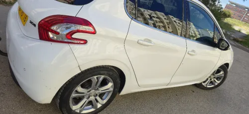Peugeot 208 2015 Allure