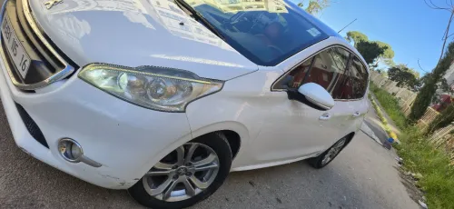 Peugeot 208 2015 Allure