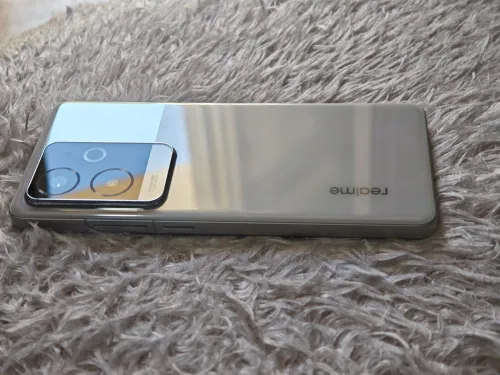Realmi GT 6