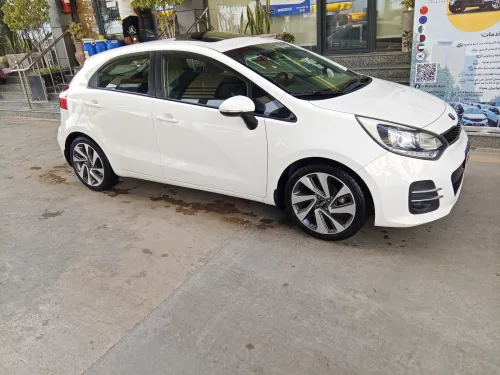 Kia Rio 5 portes 2015 Funny Facelift 