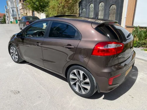 Kia Rio 5 portes 2017 Funny Facelift 