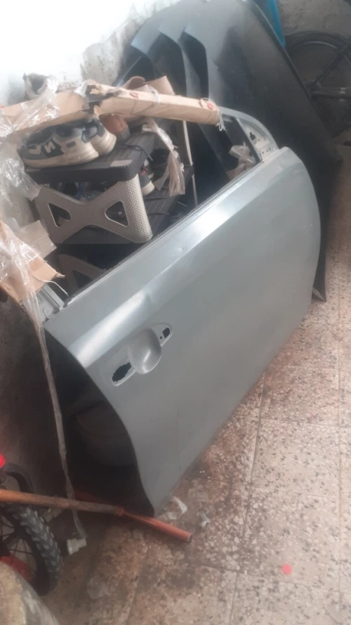 Porte avant droite yaris Sedan