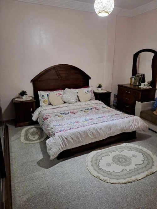Chambre à coucher en très bon état presque neuve