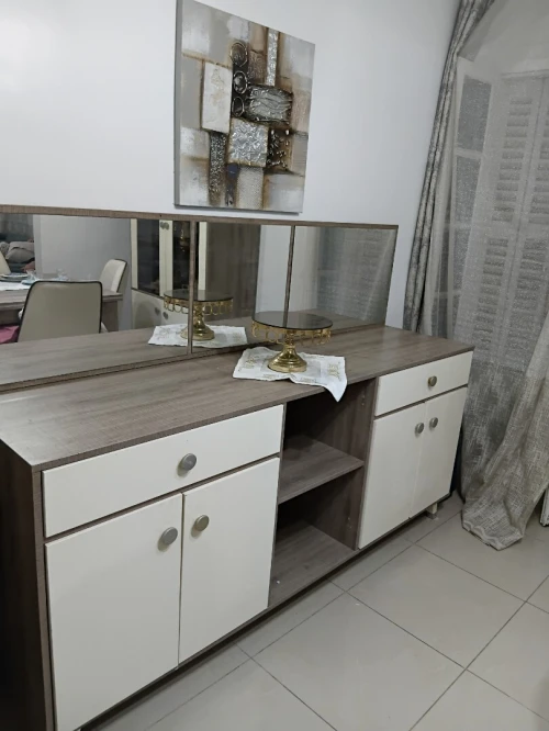 Table a manger bahut et argentier