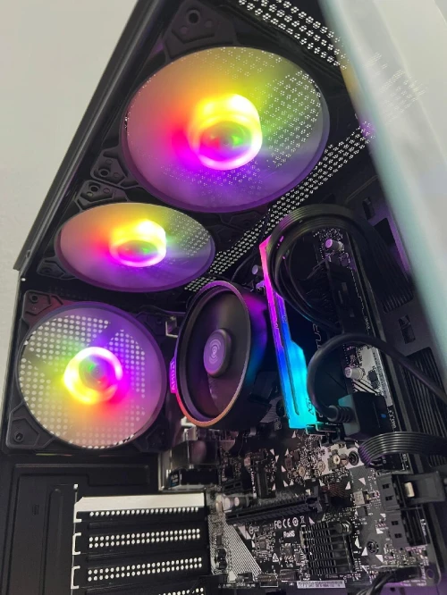 PC GAMER AMD R5 5650G 16 GB RAM 256 SSD