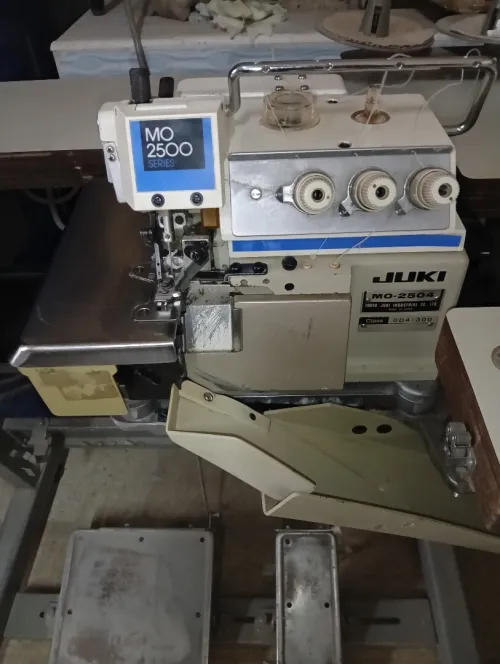 MACHINE A COUDRE JUKI