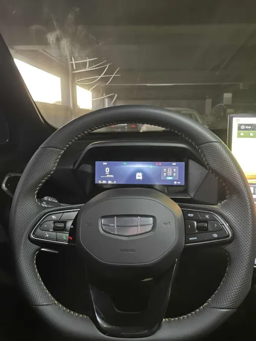 Geely Coolray 2025 