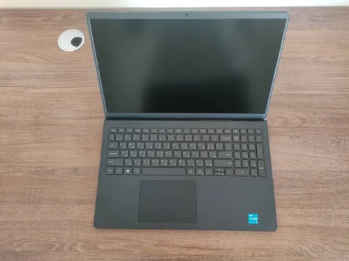 LAPTOP DELL Vostro 3520 