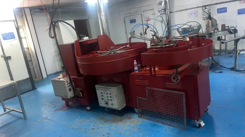 Vente de matériel pour laiterie, fabrication de fromage et fromage fondu, pour ateliers et usines.
