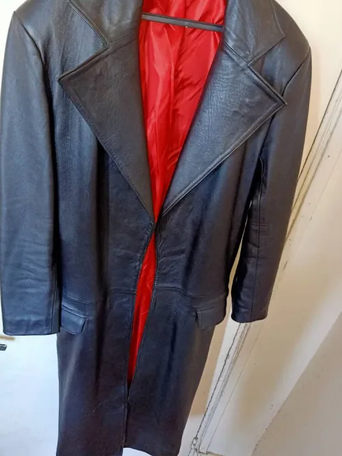 Veste cuir une vrai cuir haja bazaaf shaba ou twiila (long) tlabas XL/XXL prix dyalha 45000 DZ