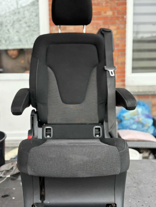 مقاعد خلفية جديدة لسيارت vito Mercedes 