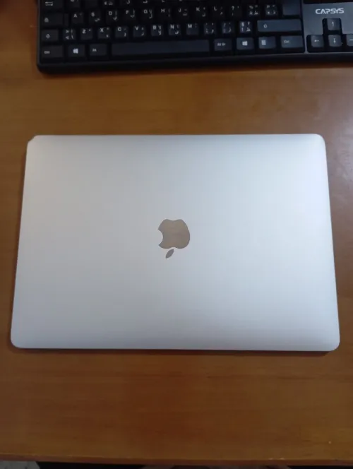 MacBook air M1 libiri officiel 8/256 très bon état