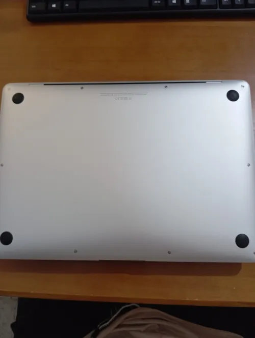 MacBook air M1 libiri officiel 8/256 très bon état