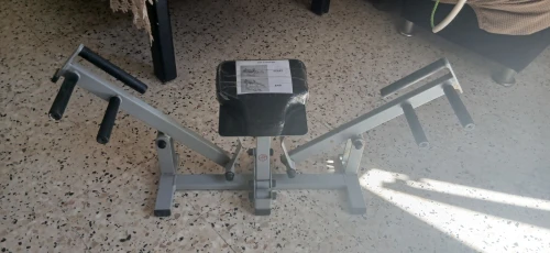 un appareil de musculation pour les abdominaux et les obliques , twist/ab crunch machine ou appareil pour taille