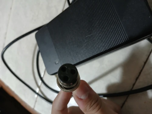 Chargeur trottinette électrique 