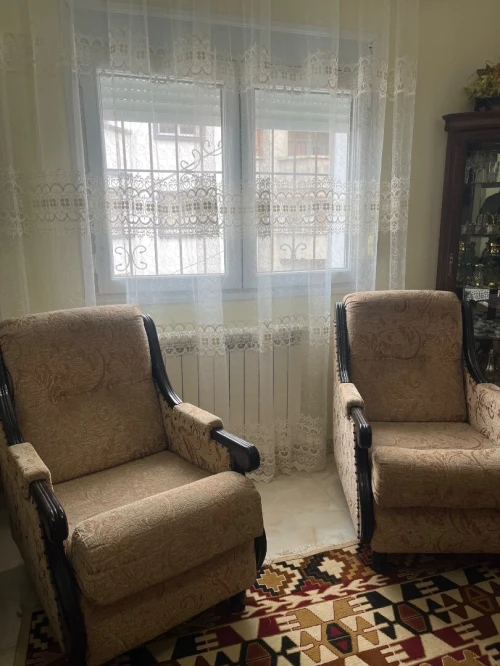 Fauteuil et deux banquette