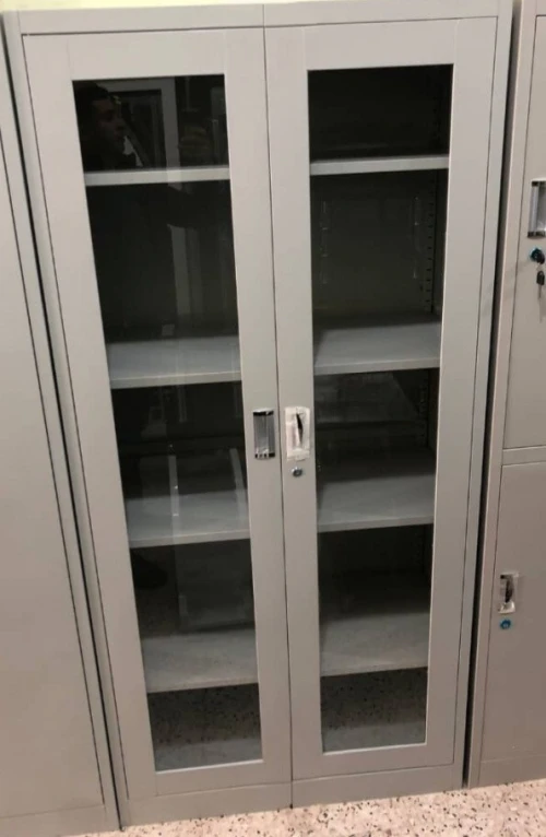 Armoires métalliques et vestiaires disponibles