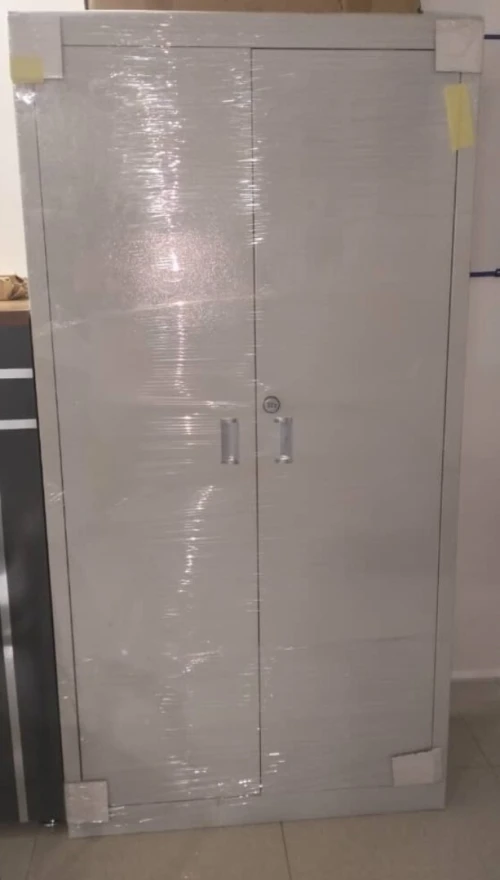 Armoires métalliques et vestiaires disponibles
