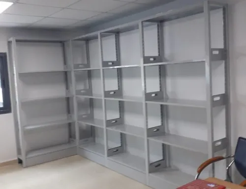 Armoires métalliques et vestiaires disponibles