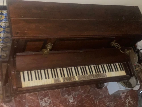 Piano h,bord paris