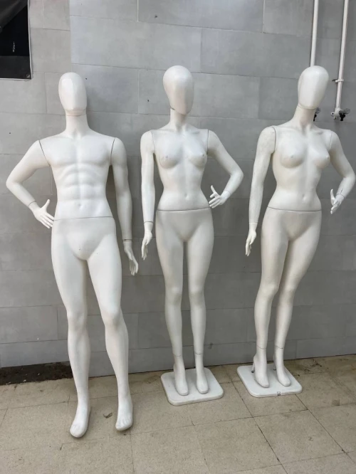 Mannequin femme et homme 