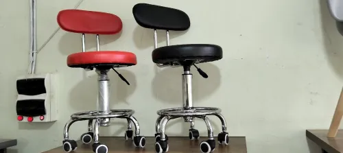 Chaise laboratoire avec roulettes