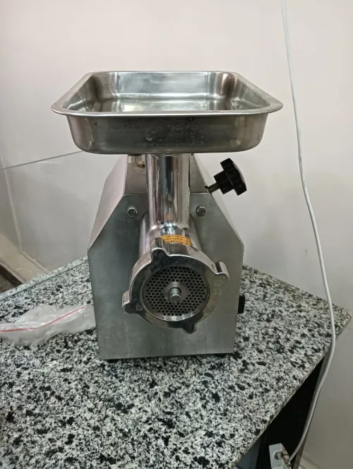 Vends hachoir et poussoir 