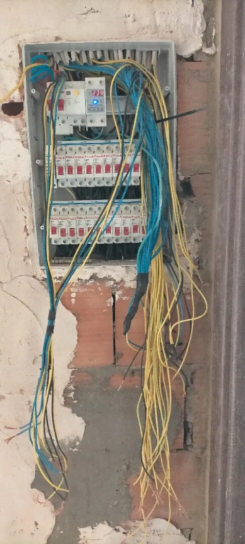 Électricien  كهربائي 