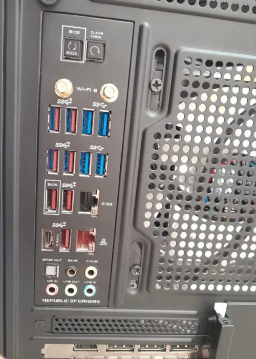 Config Ryzen 7 5800X3D + RTX 4070 + 32GB ram