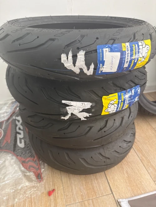 Pneu Michelin 160/60/15 120/70/15