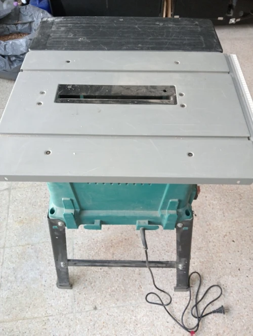 Scie sur table professionnelle