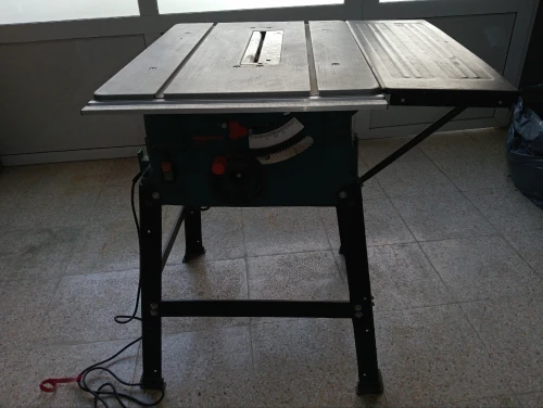 Scie sur table professionnelle