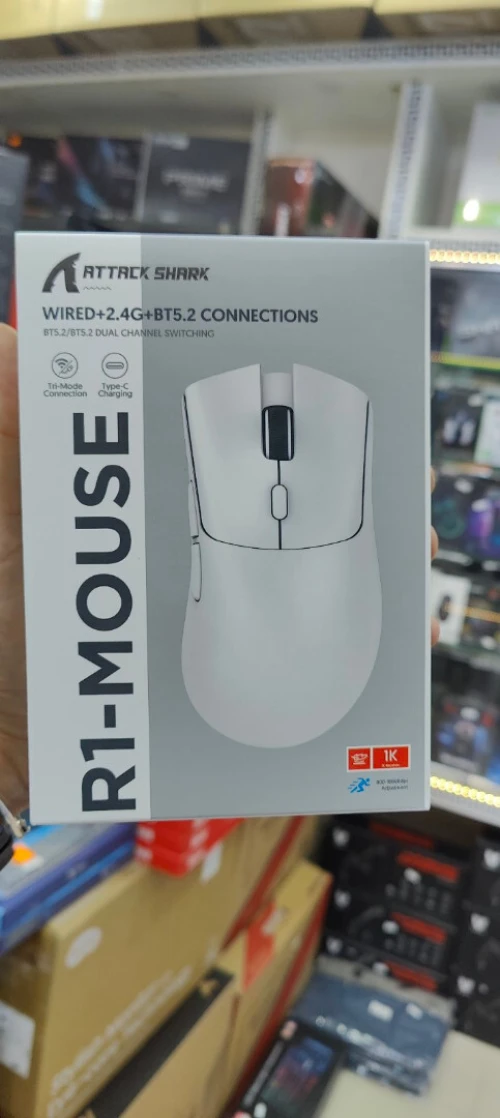 souris attack shark r1 black and white