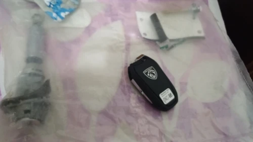 Clé peugeot avec serrure