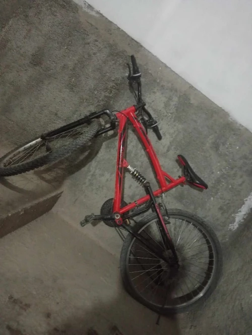 Velo tres bone état 