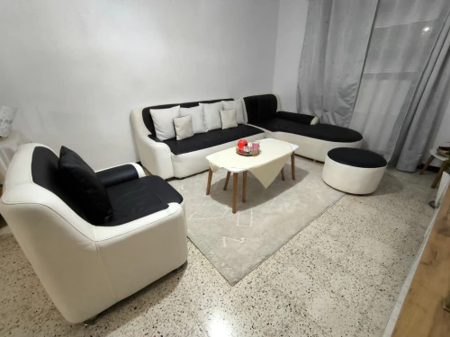 Salon 7 à 8 places + 1 pouf