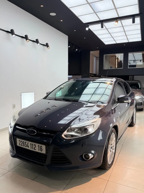 Ford Focus 5 portes 2012 Titanium