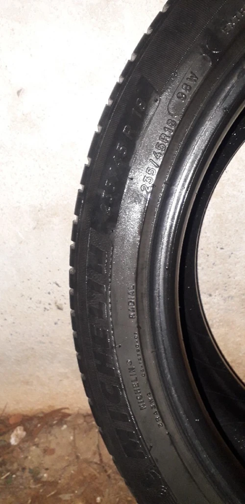 Pnus Michelin 235/45/R18