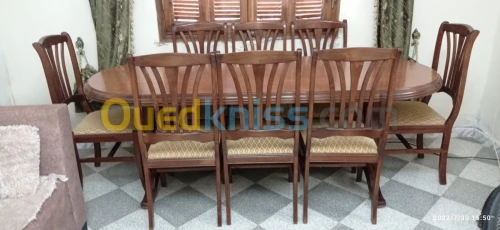 طابلةصالون 8 كراسي جديدة