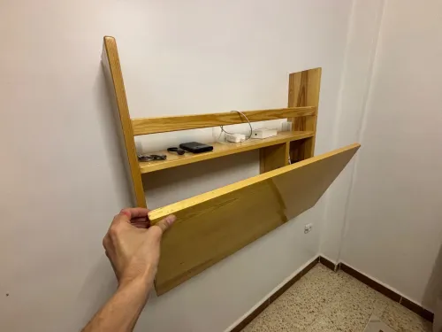 Bureau de mur en bois rouge
