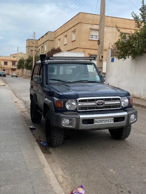 Toyota Land Cruiser 1992 Court