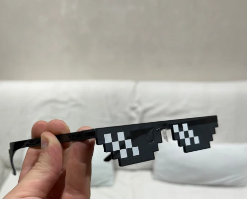 LUNETTE PIXELS ANIME TOP QUALITÉ (détails, gros , super gros)