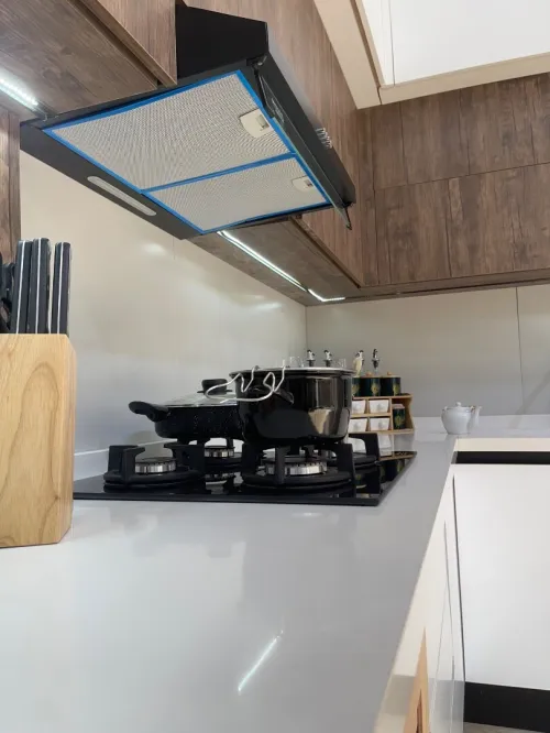 Une cuisine exposée dans un showroom 