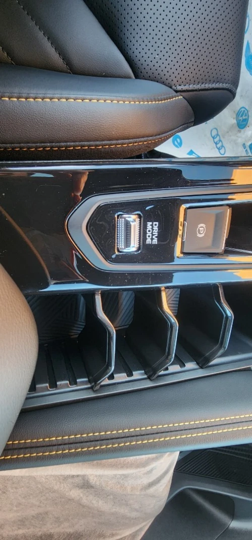 Geely Coolray 2025 