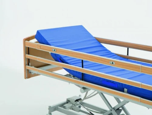 Lit médicalisé électrique en bois hêtre invacar SB 755