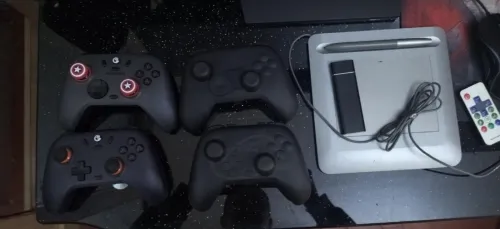 vend un setup unité + écran + table + accessoires