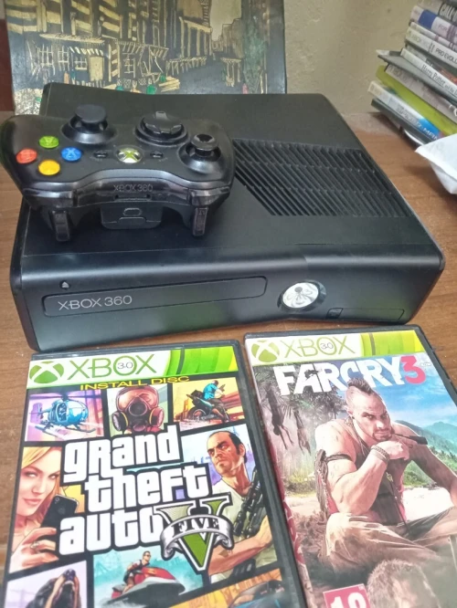 XBOX 360 Slim