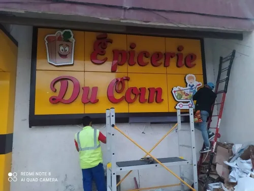 Revetement des Vitrines et Enseignes Publicitaires - Conception & Réalisation